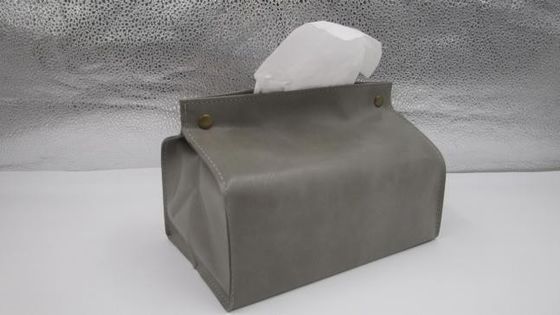 Выбитый кожаный держатель ткани коробки ткани автомобиля для тканей, мешки для мусора и дождь покрывают небольшую и светлую высококачественную кожу